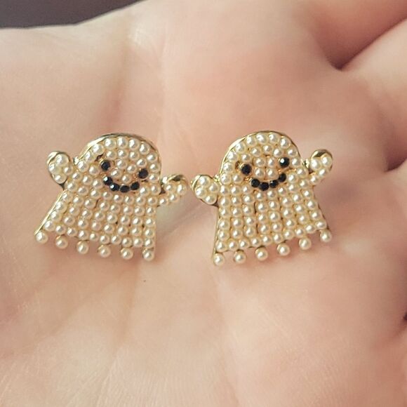 Pearly Ghost Earrings - Picture 2 of 4